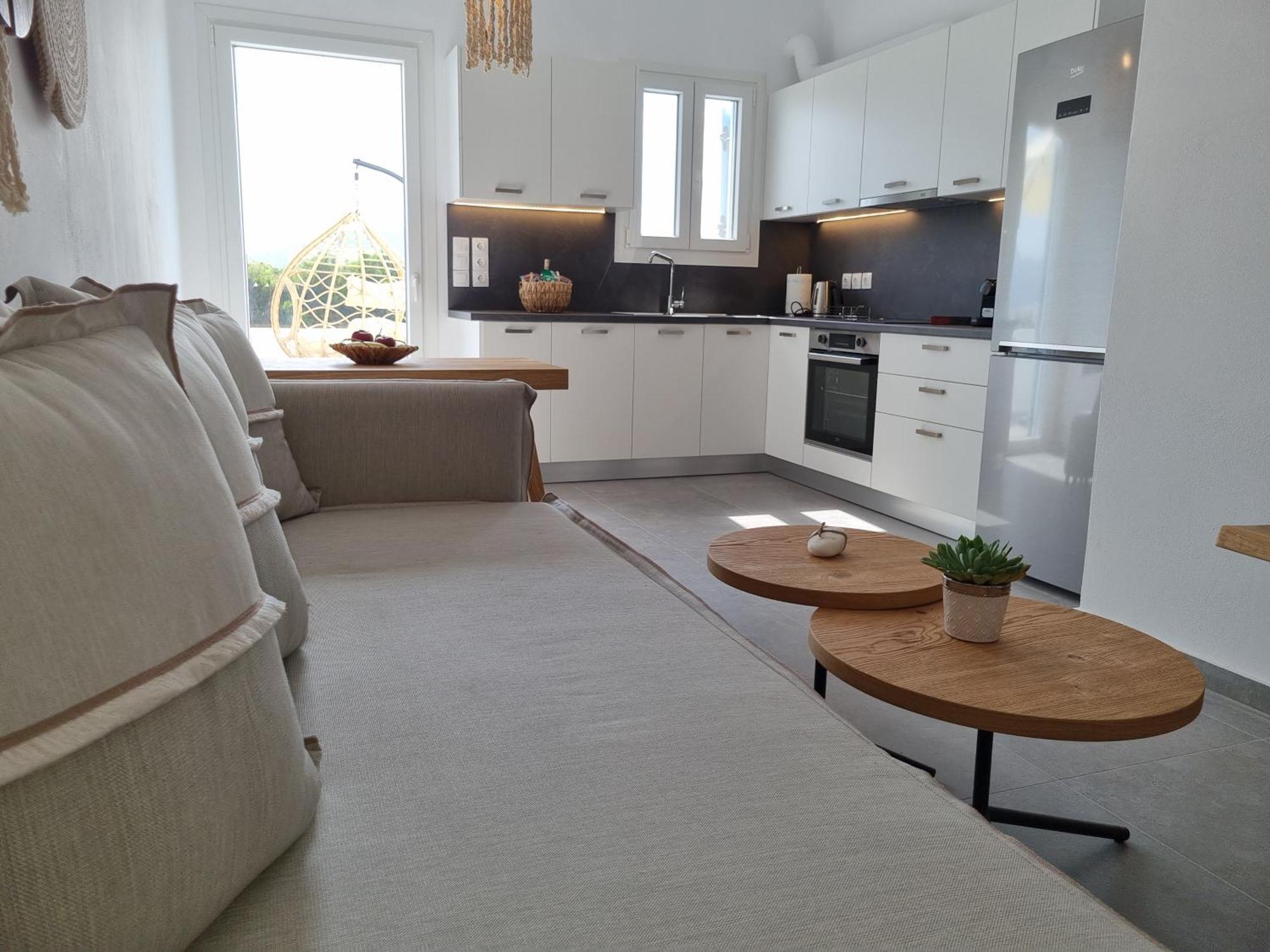Kryni Deluxe Houses Adamantas  Bilik gambar